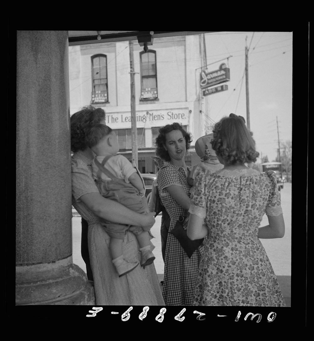[Untitled photo, possibly related to: Orange, Texas. Shoppers]. Sourced from the Library of Congress.