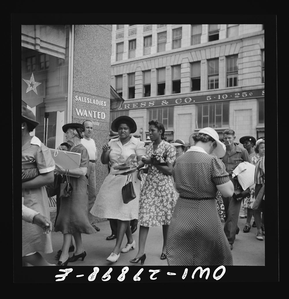 Houston, Texas. Shoppers. Sourced from the Library of Congress.