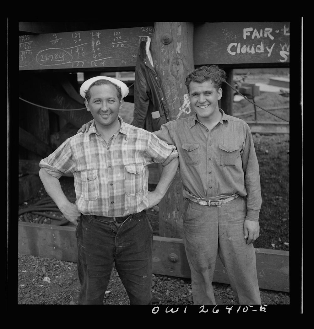 Bethlehem-Fairfield shipyards, Baltimore, Maryland. The men who handle the sheet steel. Sourced from the Library of Congress.