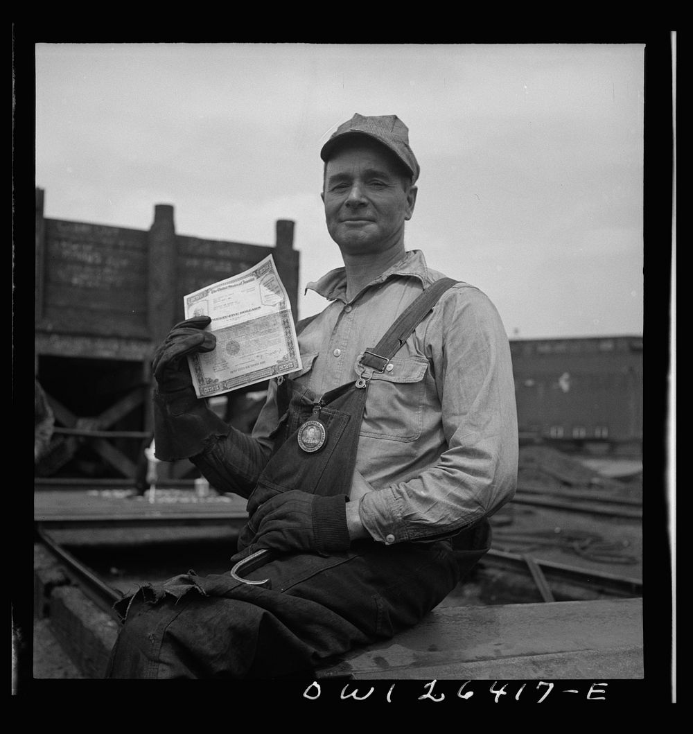 Bethlehem-Fairfield shipyard, Baltimore, Maryland. Worker with a war bond. Sourced from the Library of Congress.