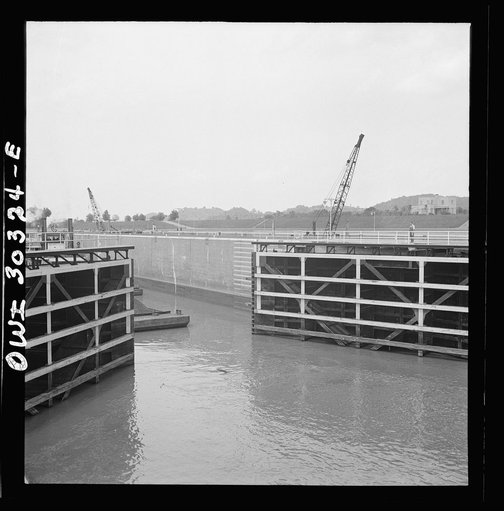 Gallipolis, Ohio. Lock gates opening to allow the barges to enter. Sourced from the Library of Congress.
