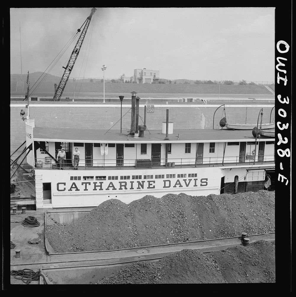 Gallipolis, Ohio. Towboat Katherine Davis in Gallipolis locks. Sourced from the Library of Congress.