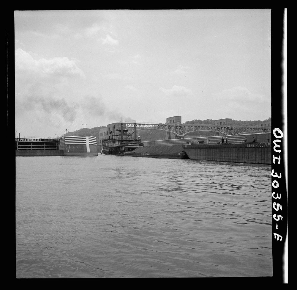 Gallipolis, Ohio. Towboat coming out of locks. Sourced from the Library of Congress.