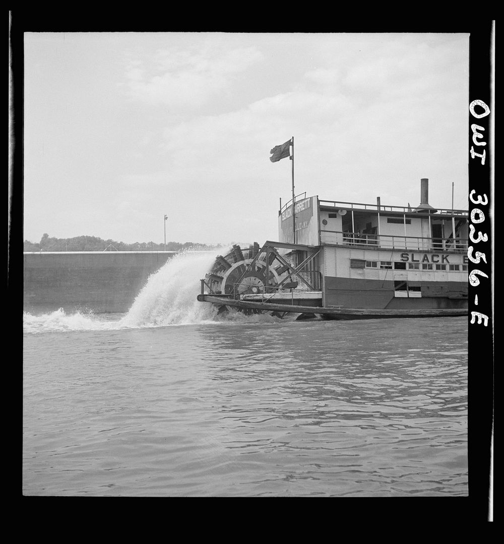 Gallipolis, Ohio. Wheel of towboat. Sourced from the Library of Congress.