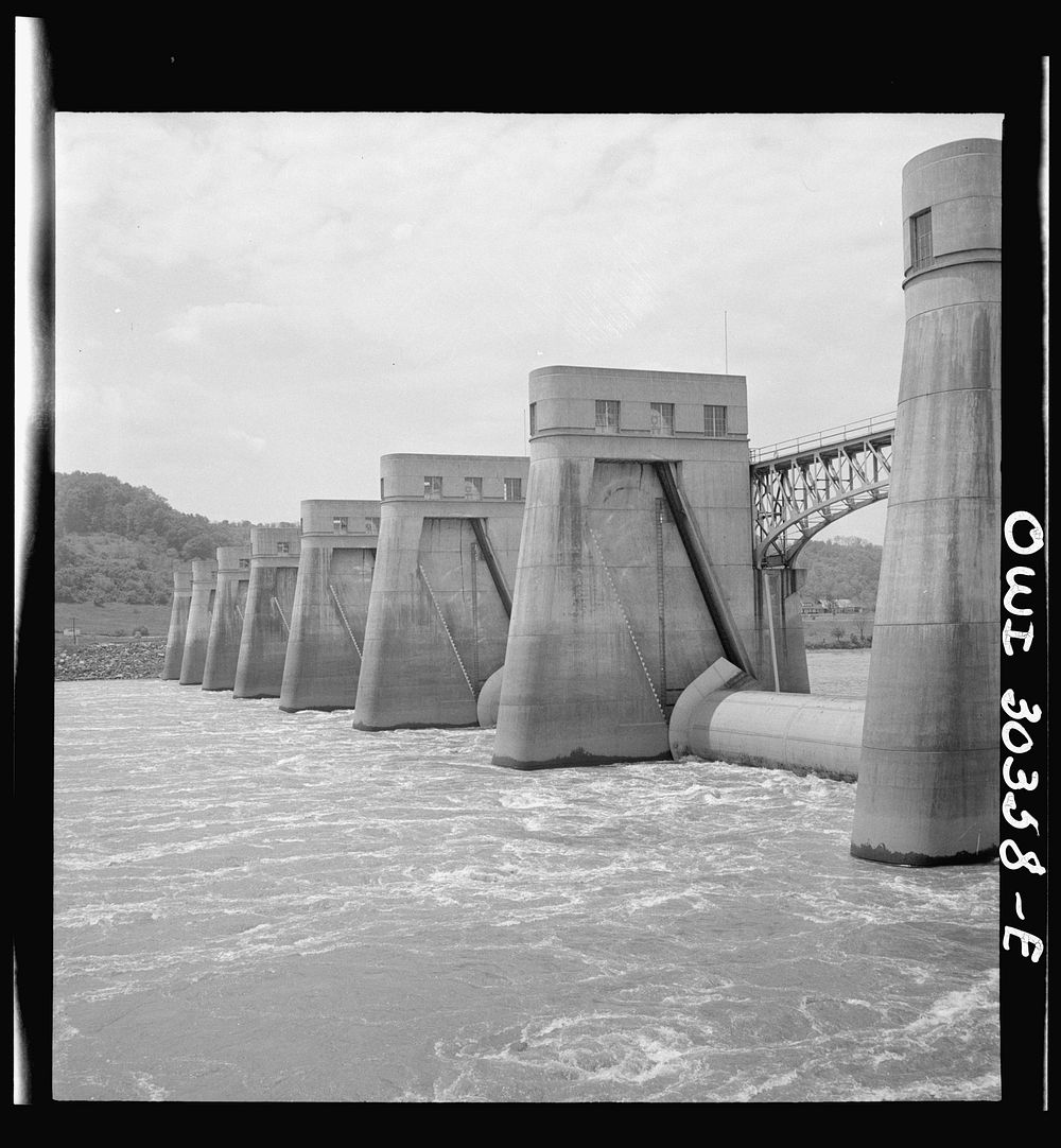 Gallipolis, Ohio. Roller type dam next to Gallipolis locks. Sourced from the Library of Congress.