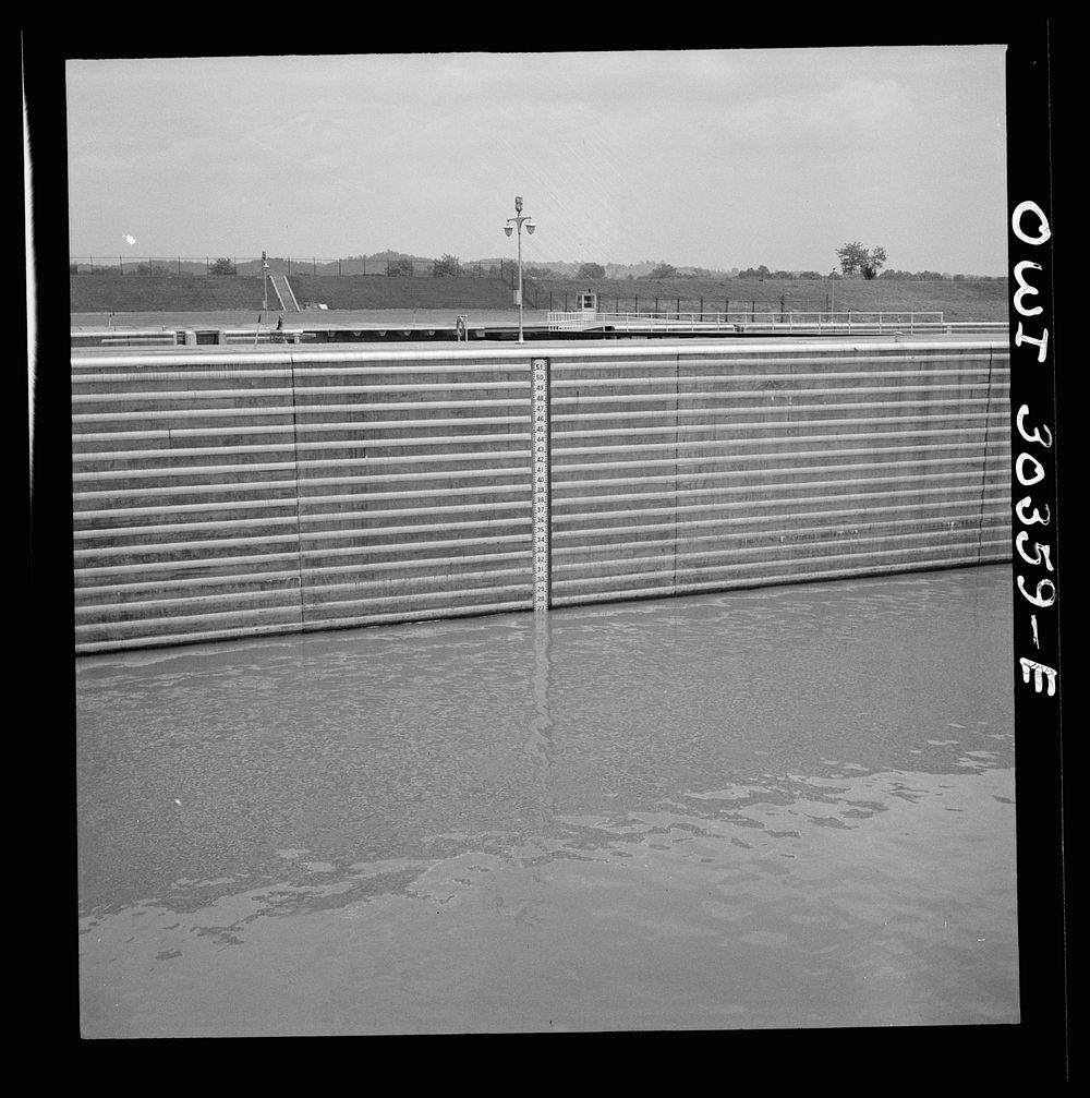 Gallipolis, Ohio(?). Side wall of locks. Sourced from the Library of Congress.