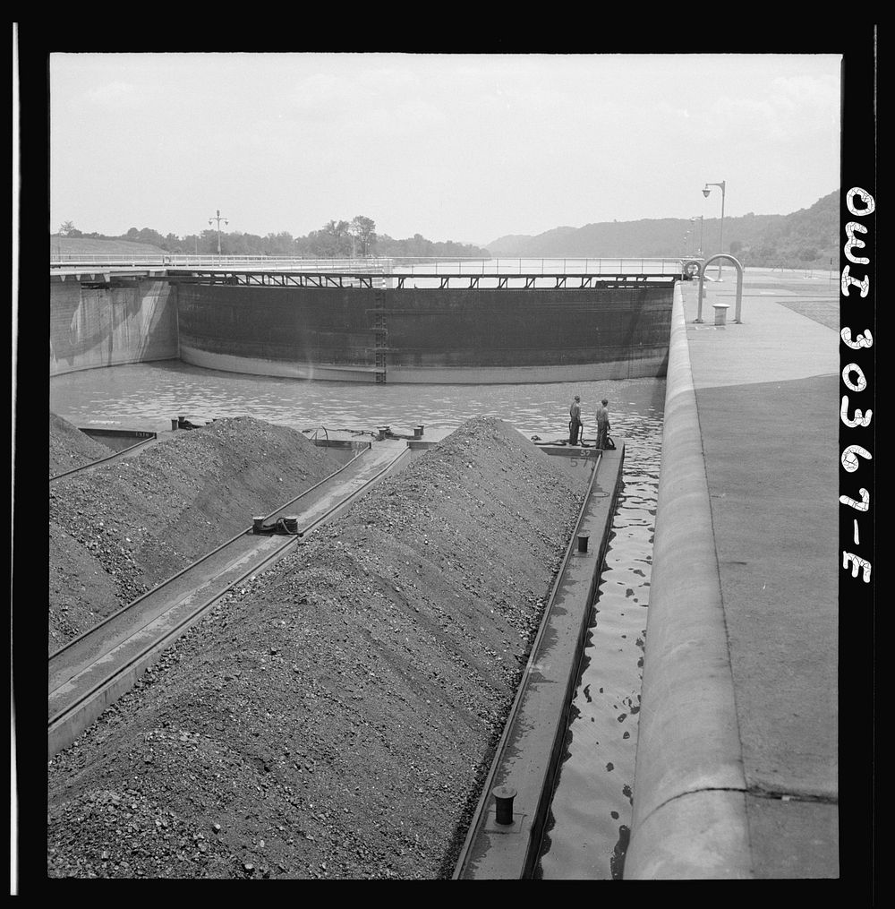 Coal barges going through lock. Sourced from the Library of Congress.