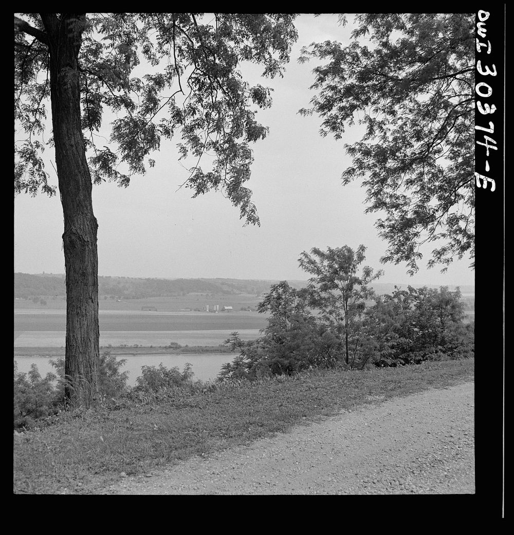 Looking across the Ohio River. Sourced from the Library of Congress.