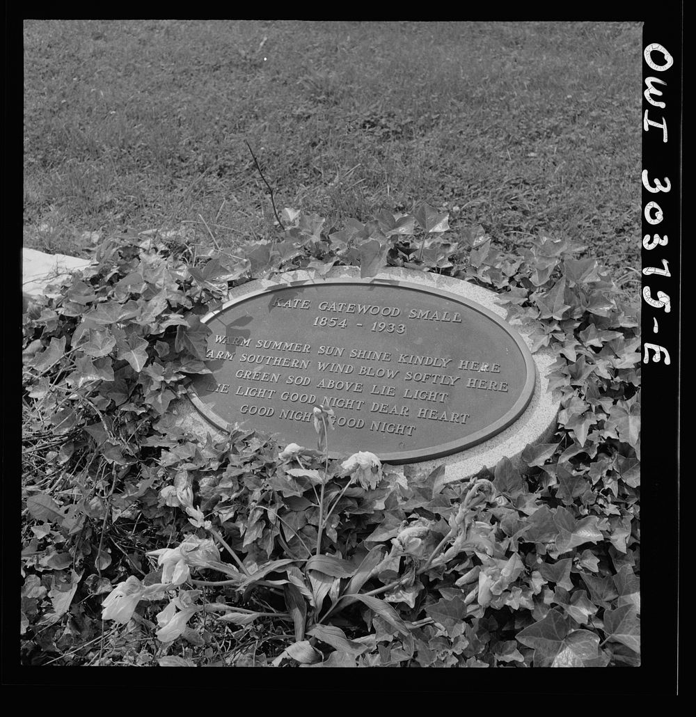 Sentimental inscription over grave. Sourced from the Library of Congress.