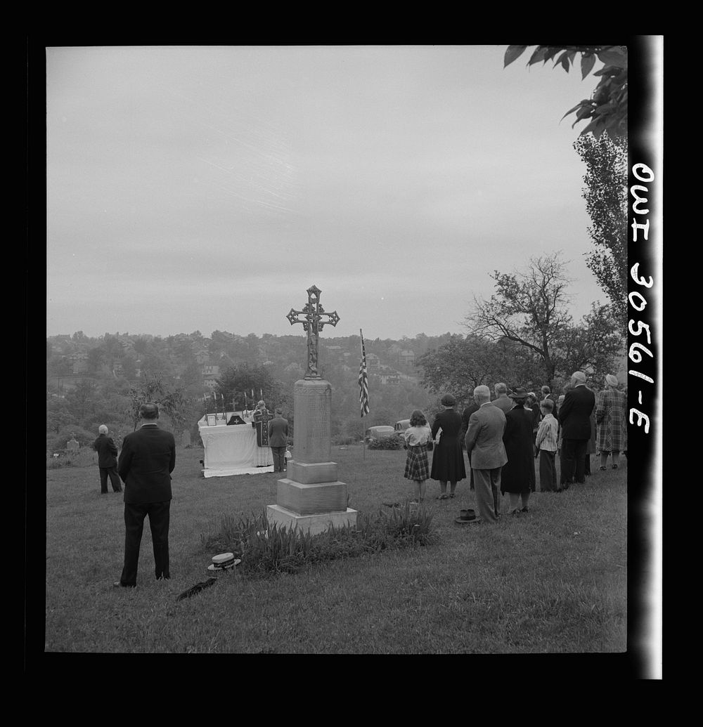 [Untitled photo, possibly related to: Pittsburgh, Pennsylvania. Lithuanian-Americans attending Memorial Day mass in the…