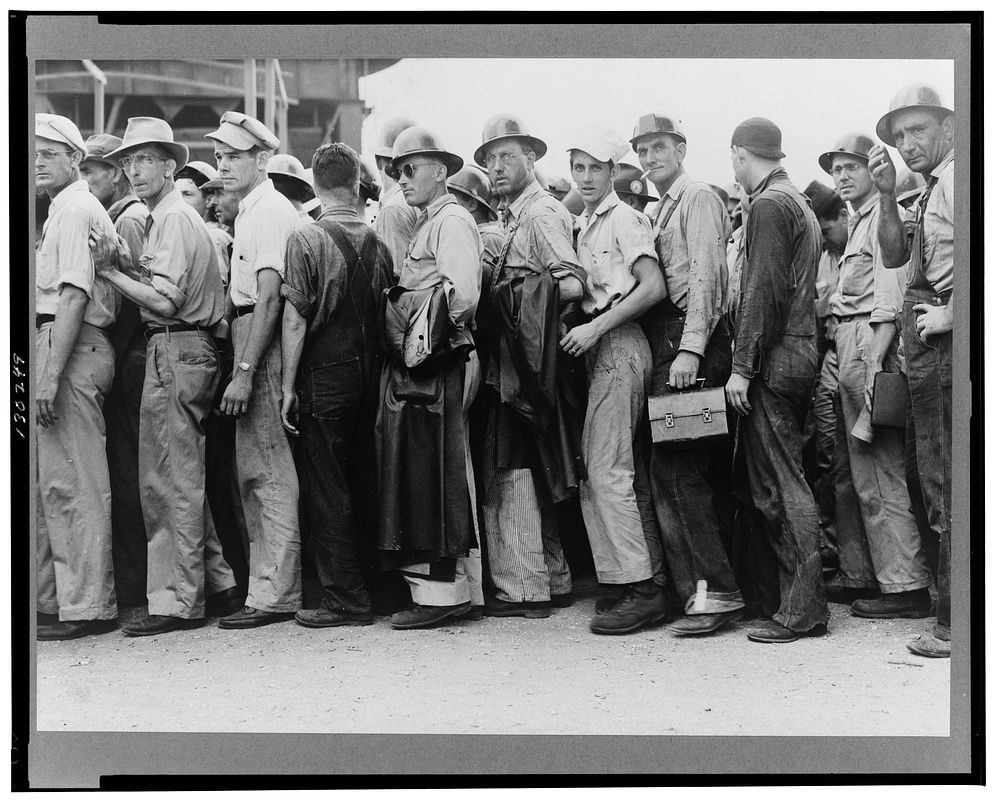Beaumont, Texas. Workers leaving the Pennsylvania shipyards at the change of shift. Sourced from the Library of Congress.