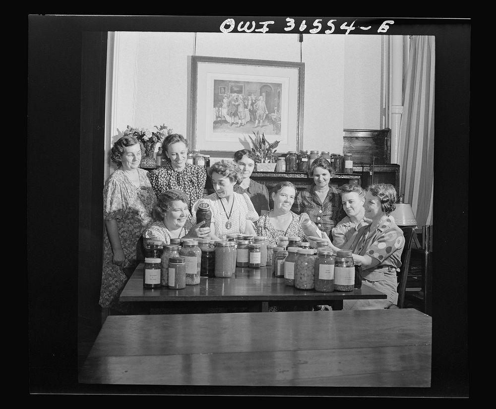 Washington, D.C. Canning class conducted by the Mothers' Club at the Barney neighborhood houses, Southwest Washington.…