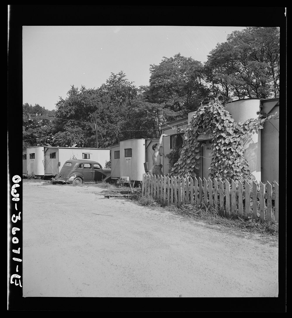 Middle River, a small crossroads in the vicinity of Baltimore, Maryland. FSA (Farm Security Administration) housing project…