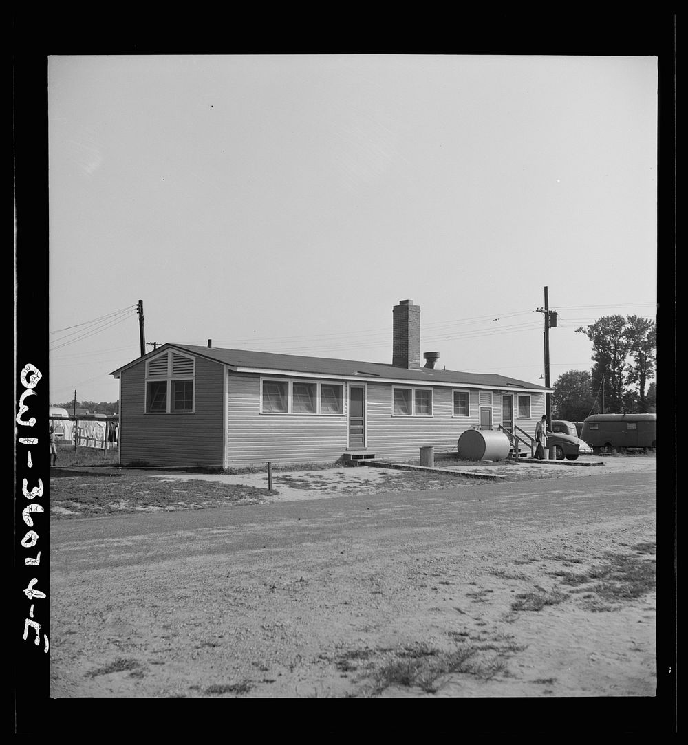 Middle River, a small crossroads in the vicinity of Baltimore, Maryland. FSA (Farm Security Administration) housing project.…