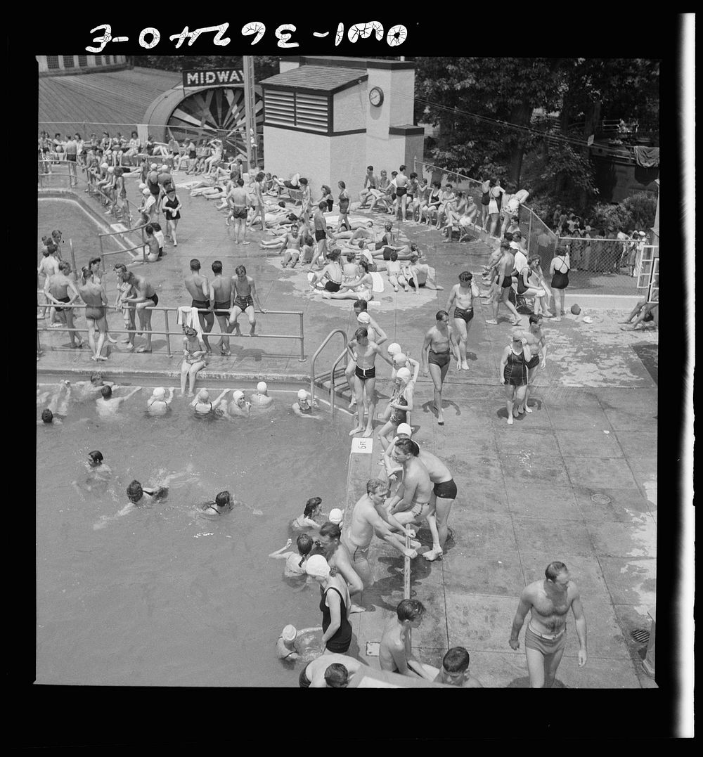 Glen Echo, Maryland. The swimming pool in the Glen Echo amusement park. Sourced from the Library of Congress.