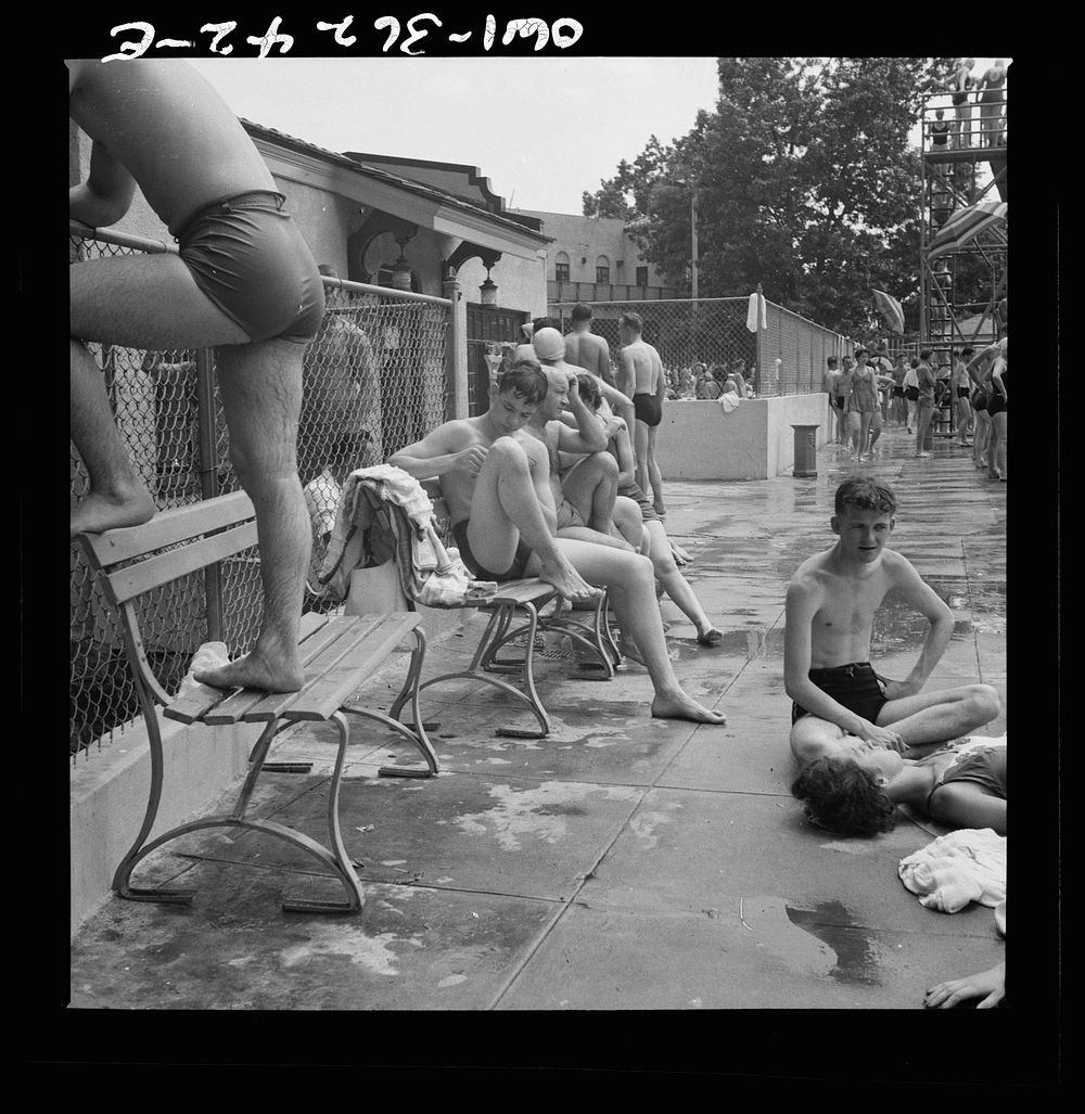 Glen Echo, Maryland. Bathers on the side of the pool at the Glen Echo amusement park. Sourced from the Library of Congress.