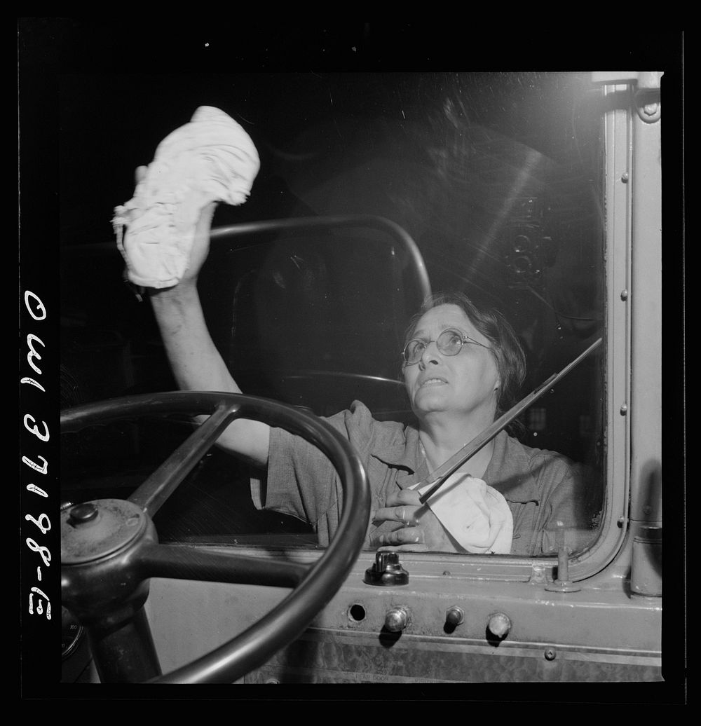 Pittsburgh, Pennsylvania. Cleaning the windshield of a bus at the Greyhound garage. Sourced from the Library of Congress.