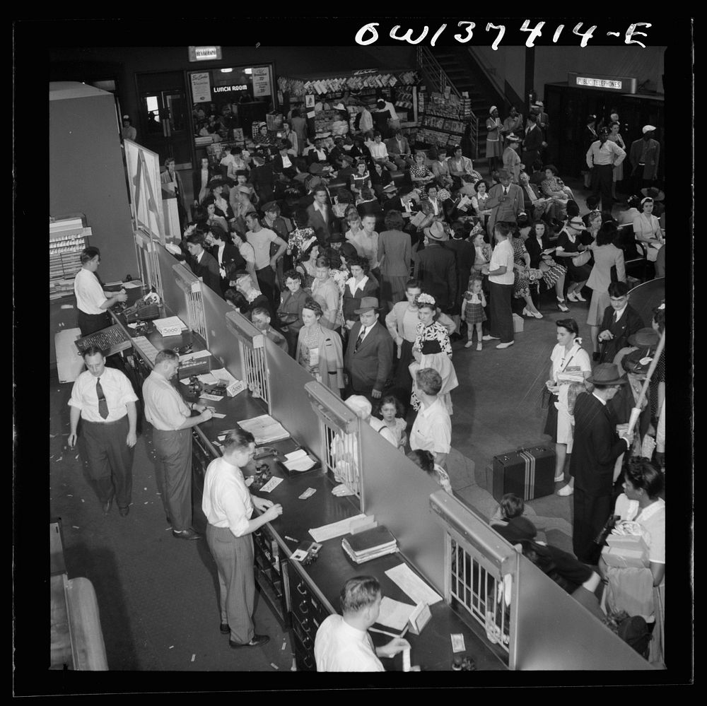 Pittsburgh, Pennsylvania. A crowd buying Free Photo rawpixel