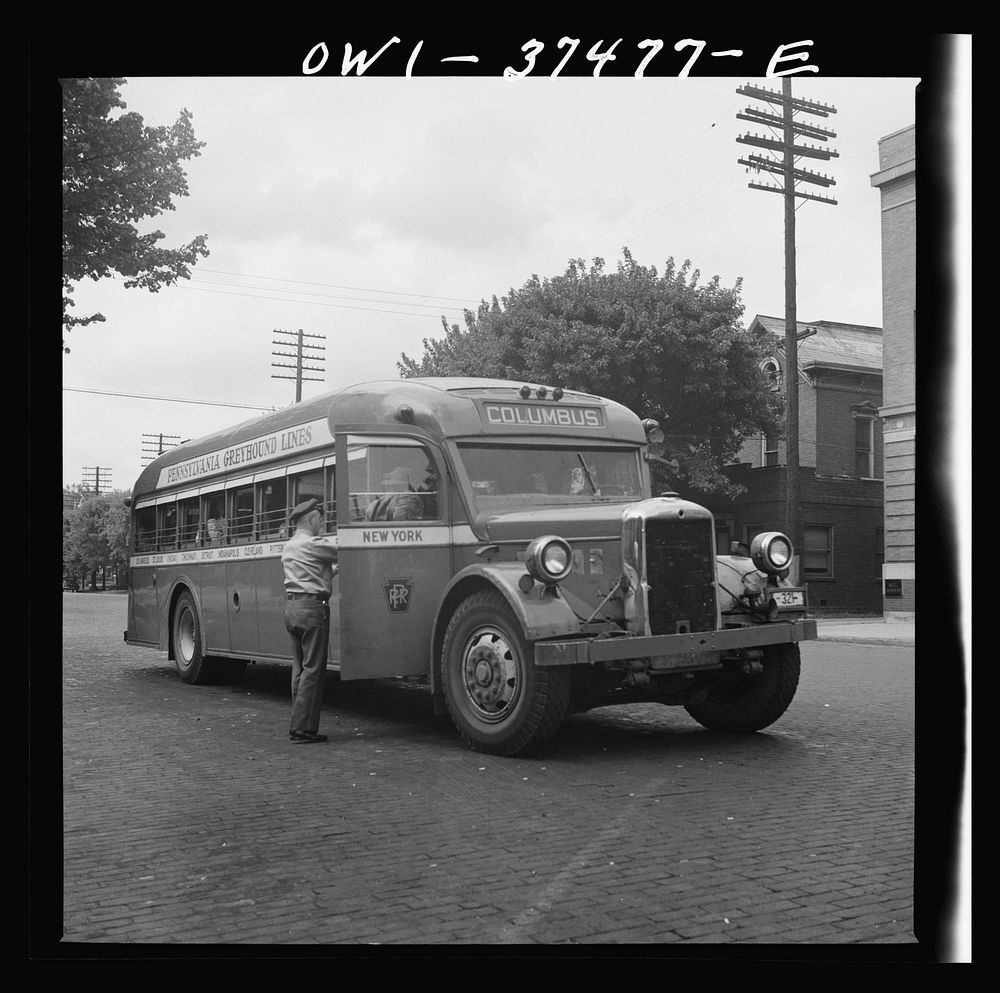 Washington Court House, Ohio. Passenger boarding a bus. Sourced from the Library of Congress.