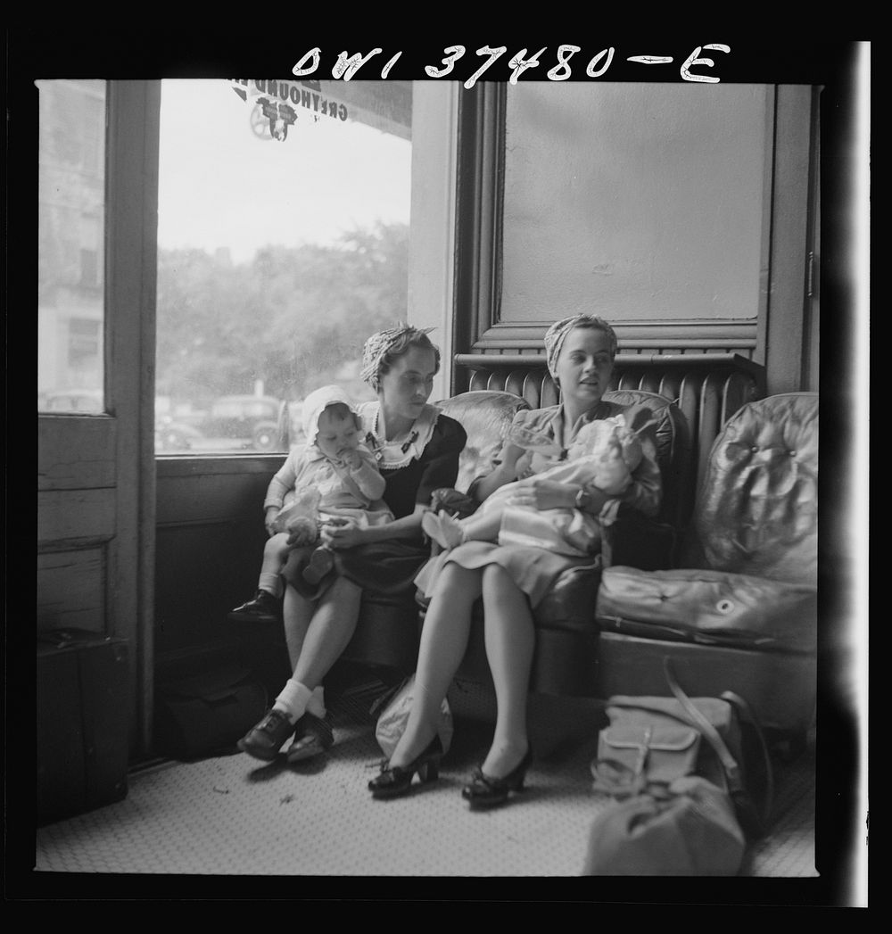 Washington Court House, Ohio. Mothers with their babies waiting at the bus depot. Sourced from the Library of Congress.