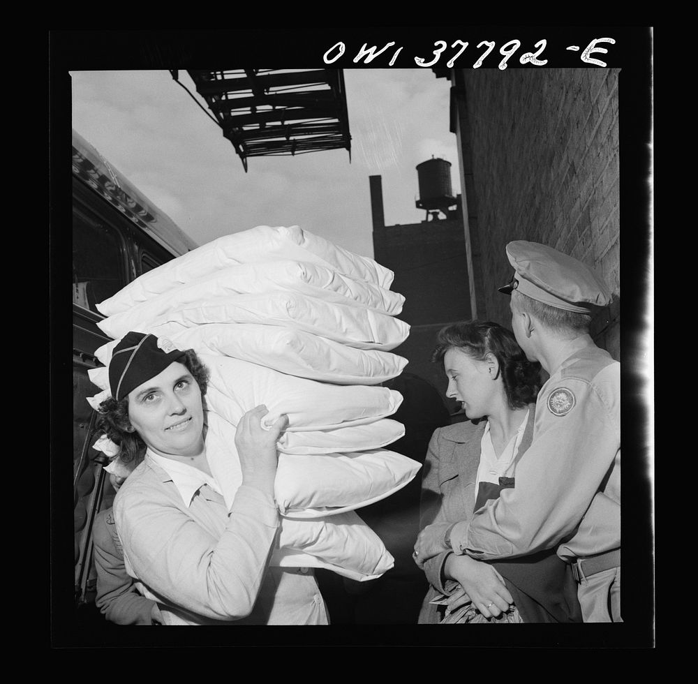 Chicago, Illinois. A pillow girl waiting to board a bus at the Greyhound bus terminal. Sourced from the Library of Congress.