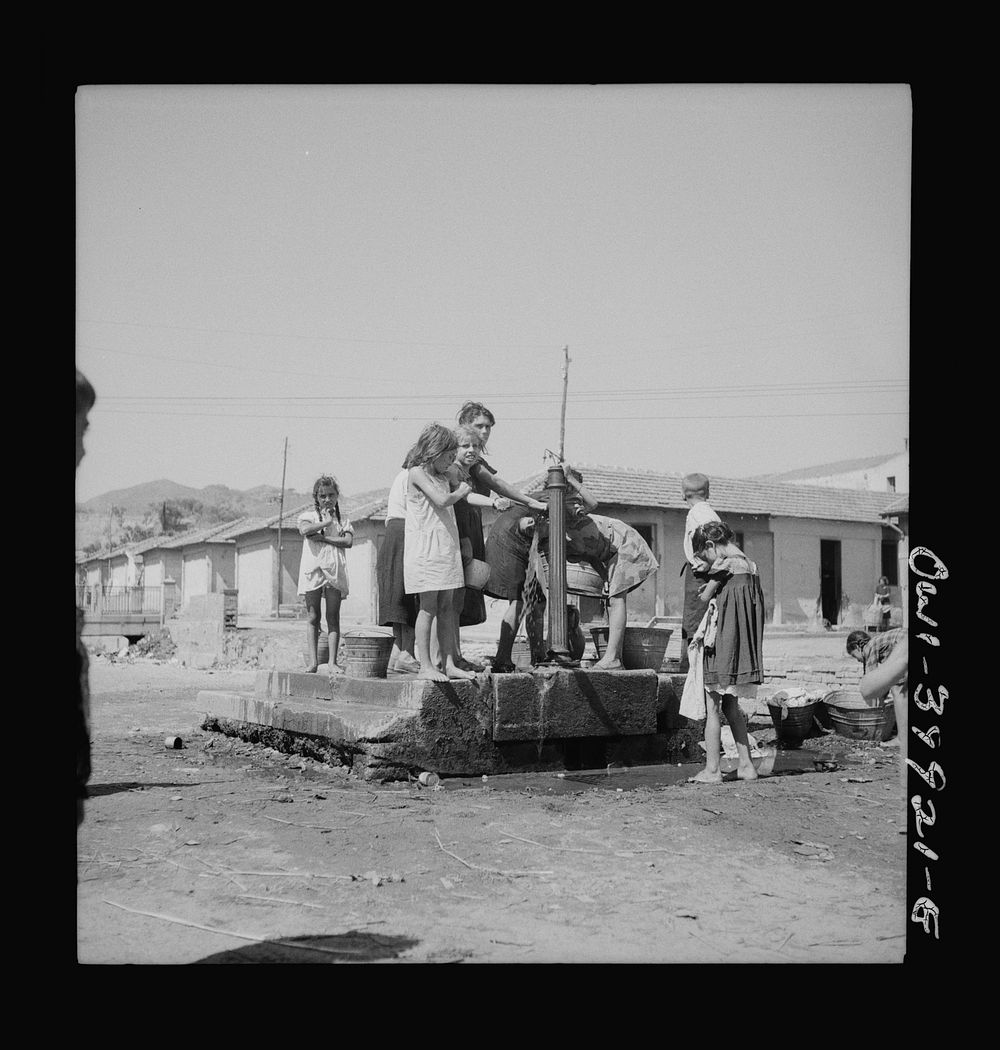 Sicilians drawing water from the town fountain. Sourced from the Library of Congress.