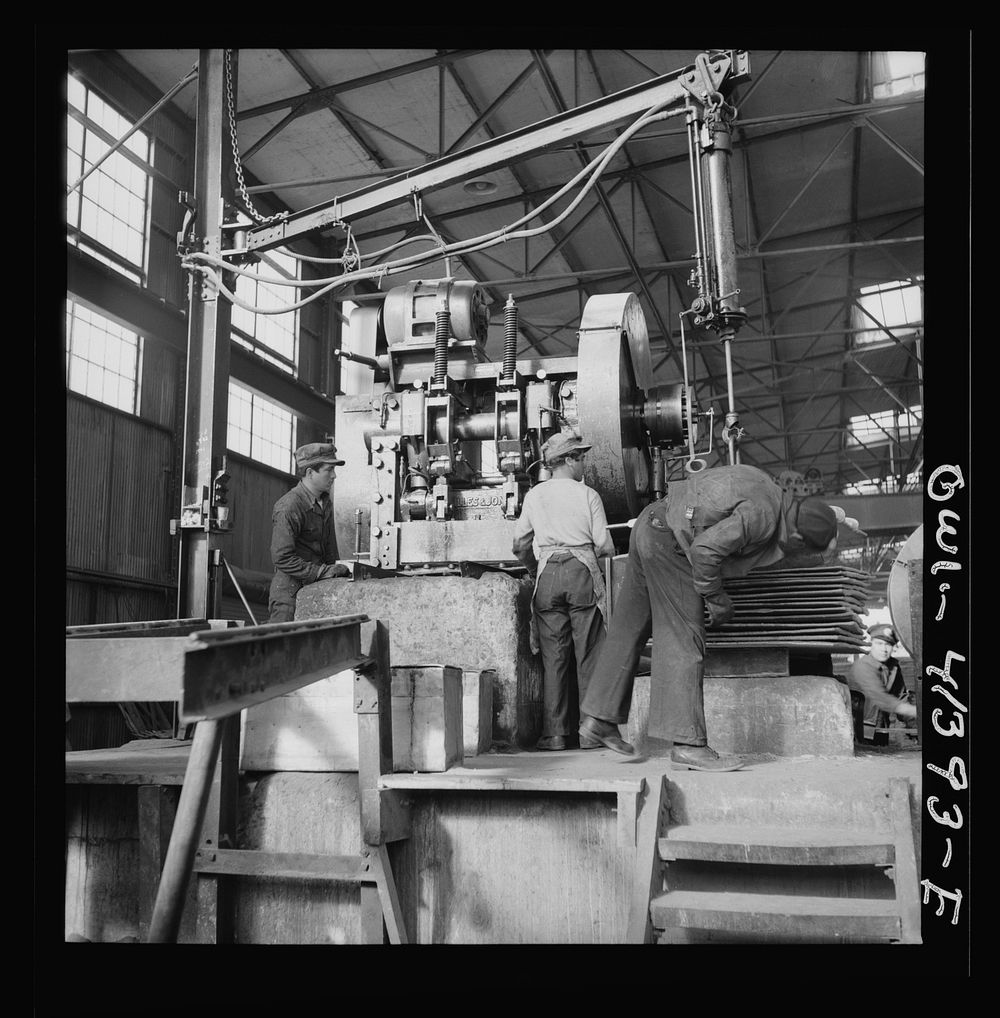 Phelps Dodge refining company, El Paso, Texas. Shearing sheets of copper. Sourced from the Library of Congress.