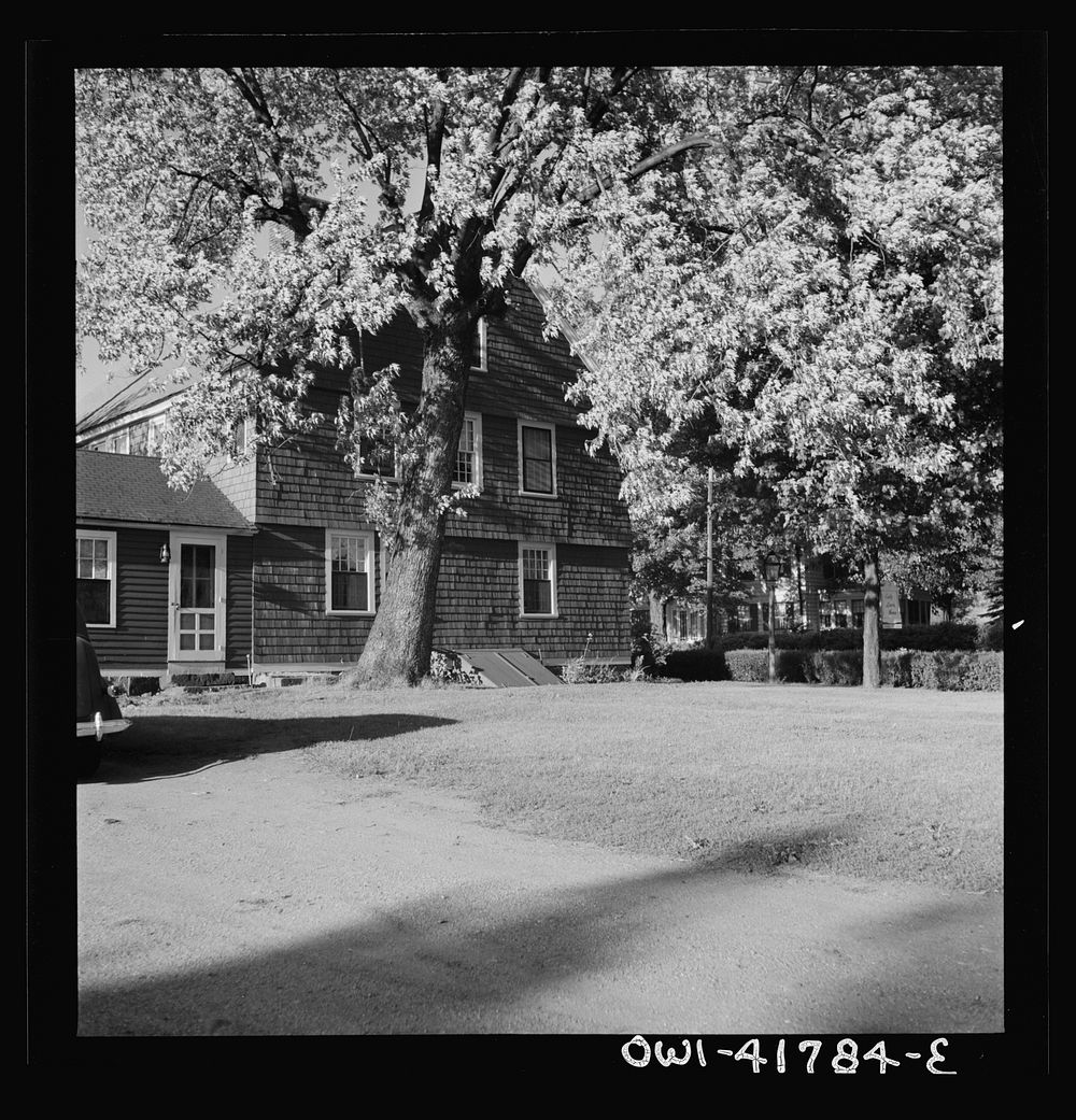 [Untitled photo, possibly related to: Southington, Connecticut. A private home]. Sourced from the Library of Congress.