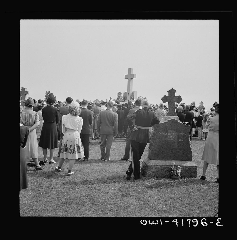 Southington, Connecticut. On All Soul's Day the Catholic congregation is gathering in the Saint Thomas cemetery for an…