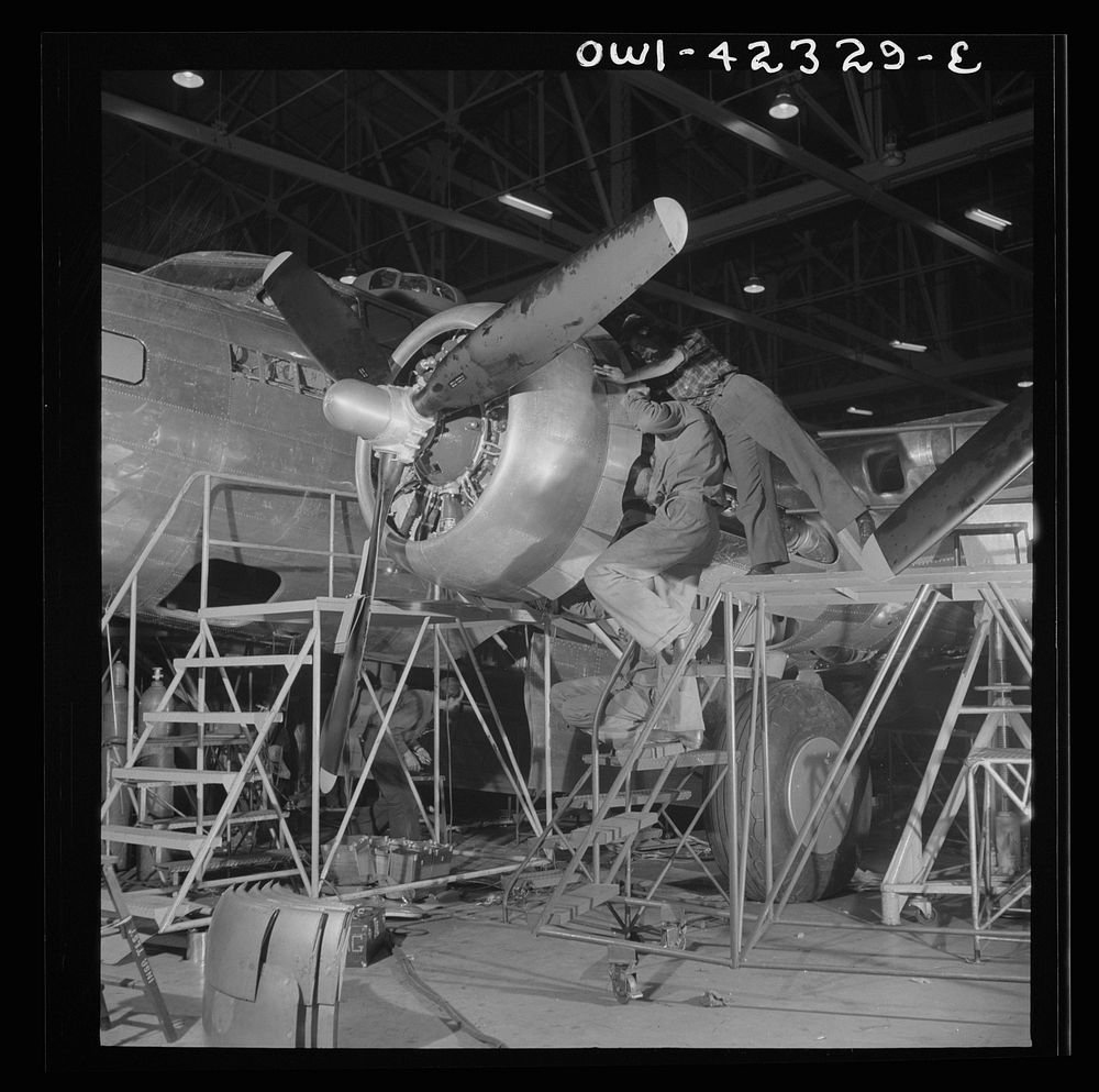[Untitled photo, possibly related to: Seattle, Washington. Boeing aircraft plant. Production of B-17F (Flying Fortress)…
