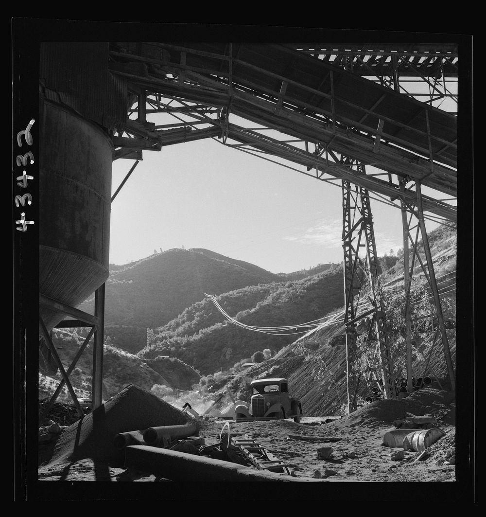 [Untitled photo, possibly related to: New Idria, California. Aerial tramway which carries cinnabar ore from mines to the New…