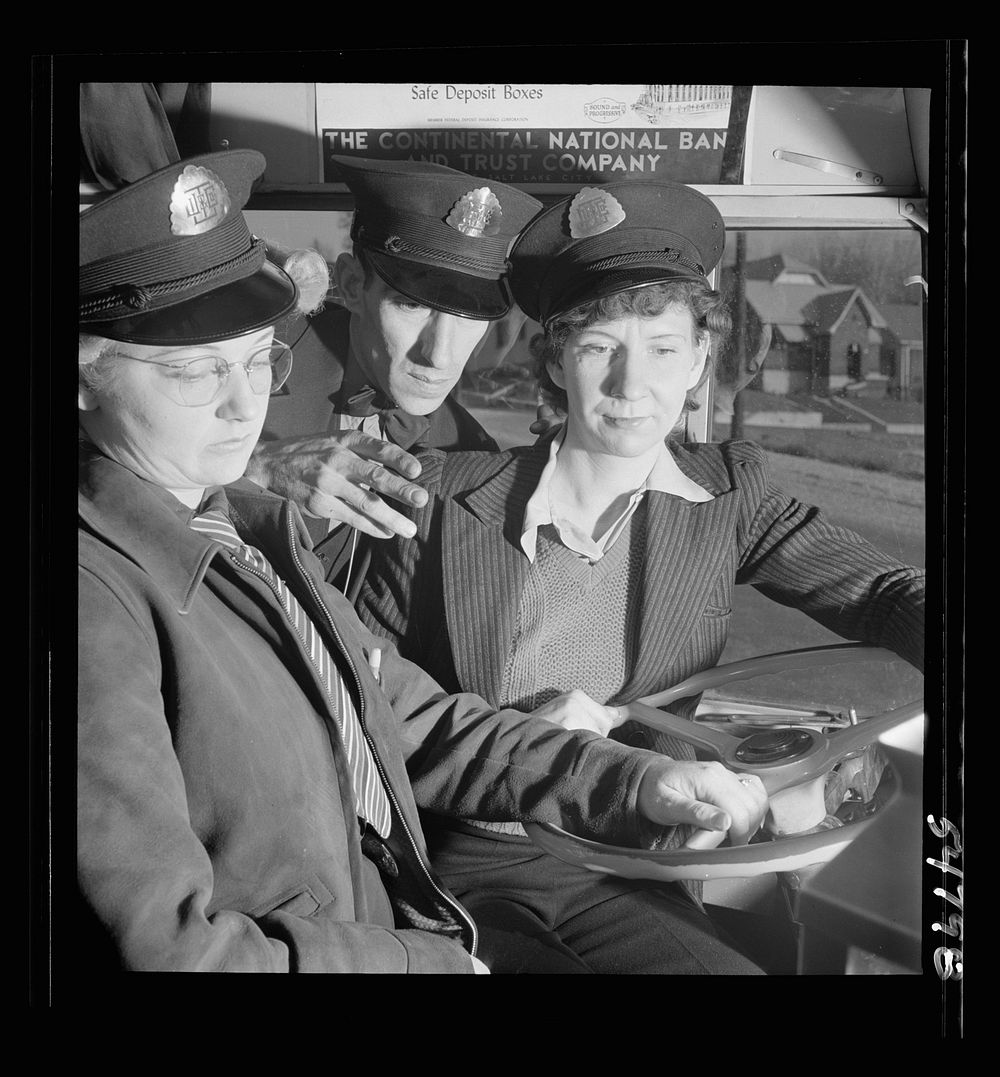 Training women to operate buses and taxicabs. Sourced from the Library of Congress.