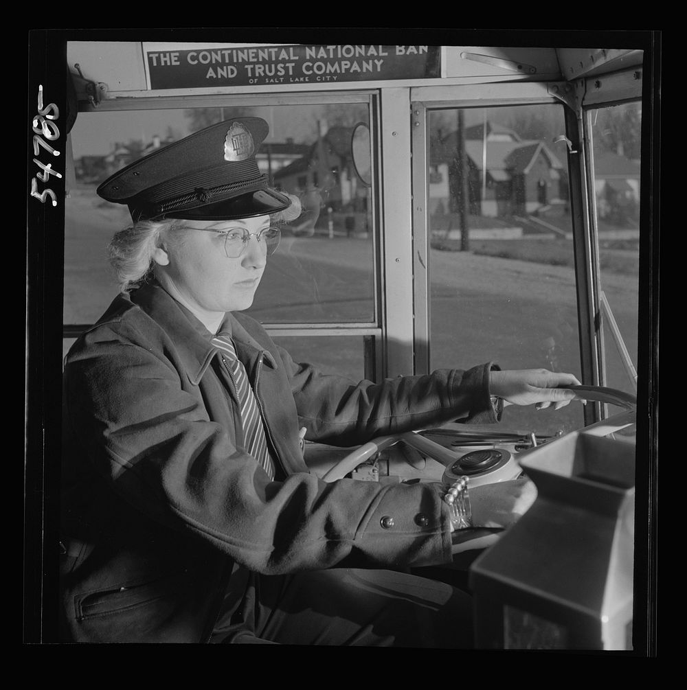 Training women to operate buses and taxicabs. Sourced from the Library of Congress.