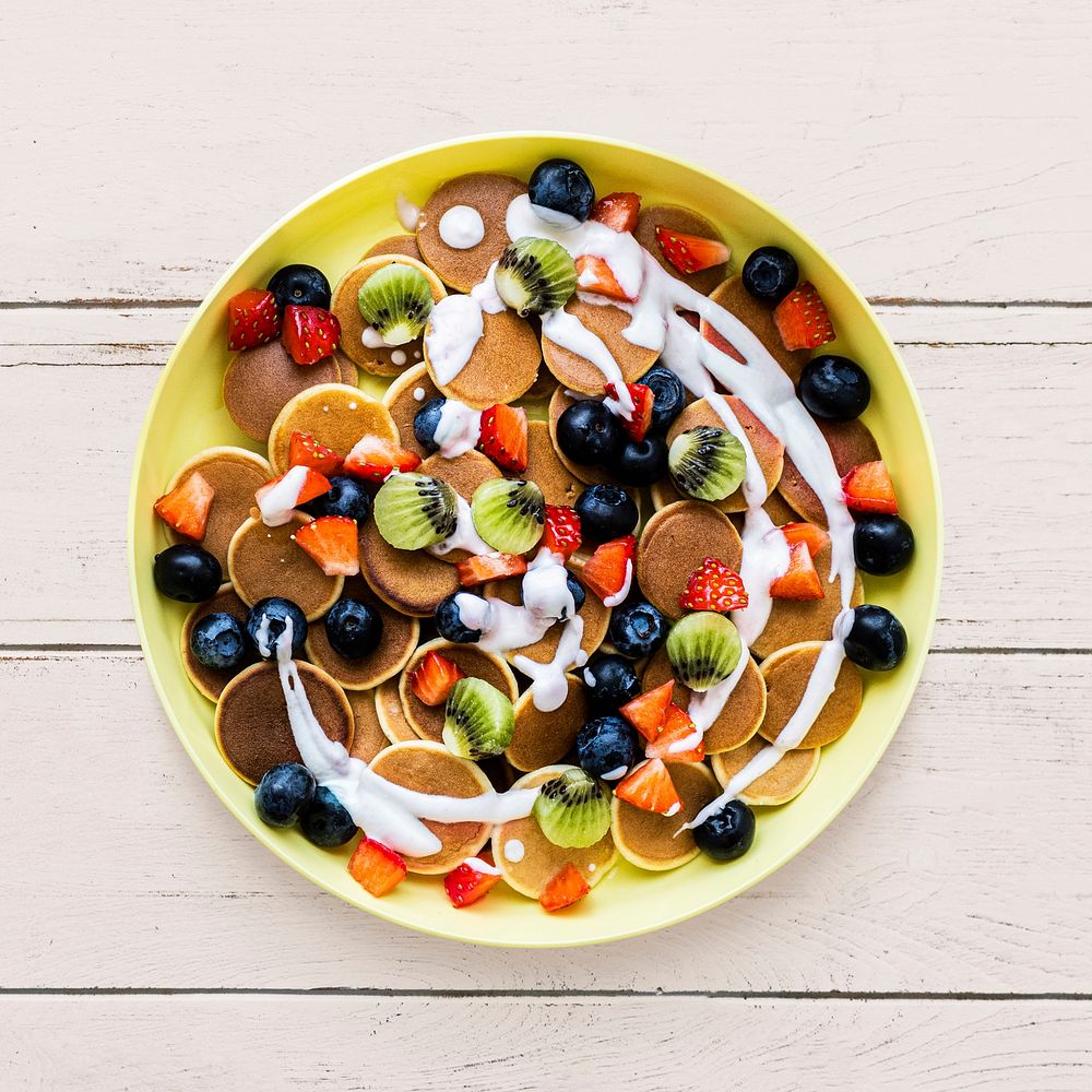 Kids mini pancakes treat, with kiwi and berries