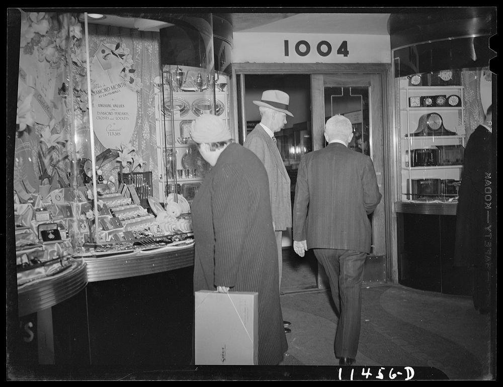Washington, D.C. Looking into a jewelry store window on F Street. Sourced from the Library of Congress.