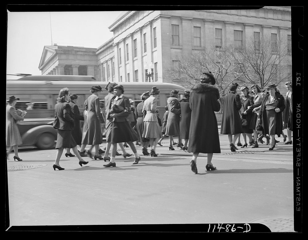 Washington, D.C. Shoppers crossing F and 7th Streets, N.W.. Sourced from the Library of Congress.
