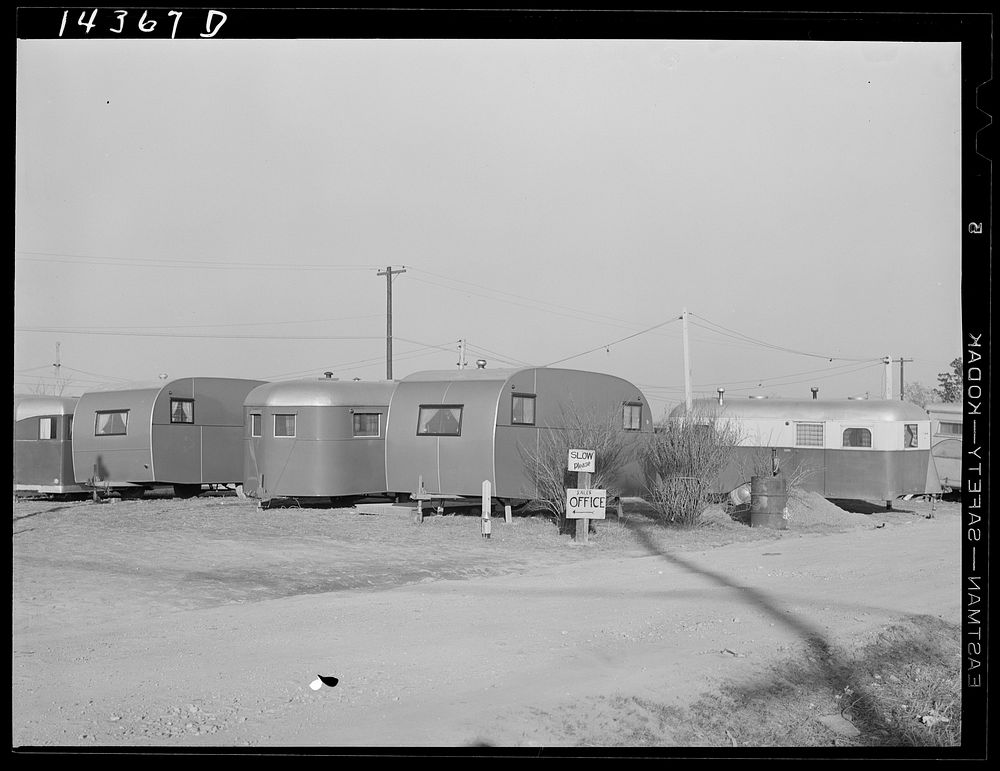 Trailer sales office on U.S. 1 outside of Alexandria, Virginia. Sourced from the Library of Congress.