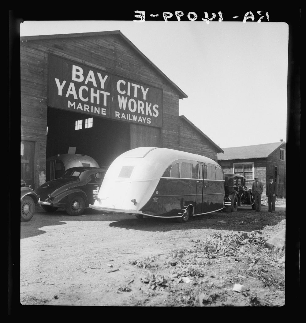 Deluxe Kauneel (or Kaunetz [i.e., Kaunitz]) auto trailer. Bay City, Michigan. Sourced from the Library of Congress.