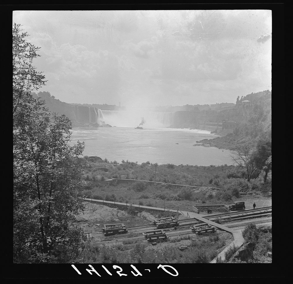 Niagara Falls, New York. Maid of the Mist boat in foreground. Sourced from the Library of Congress.