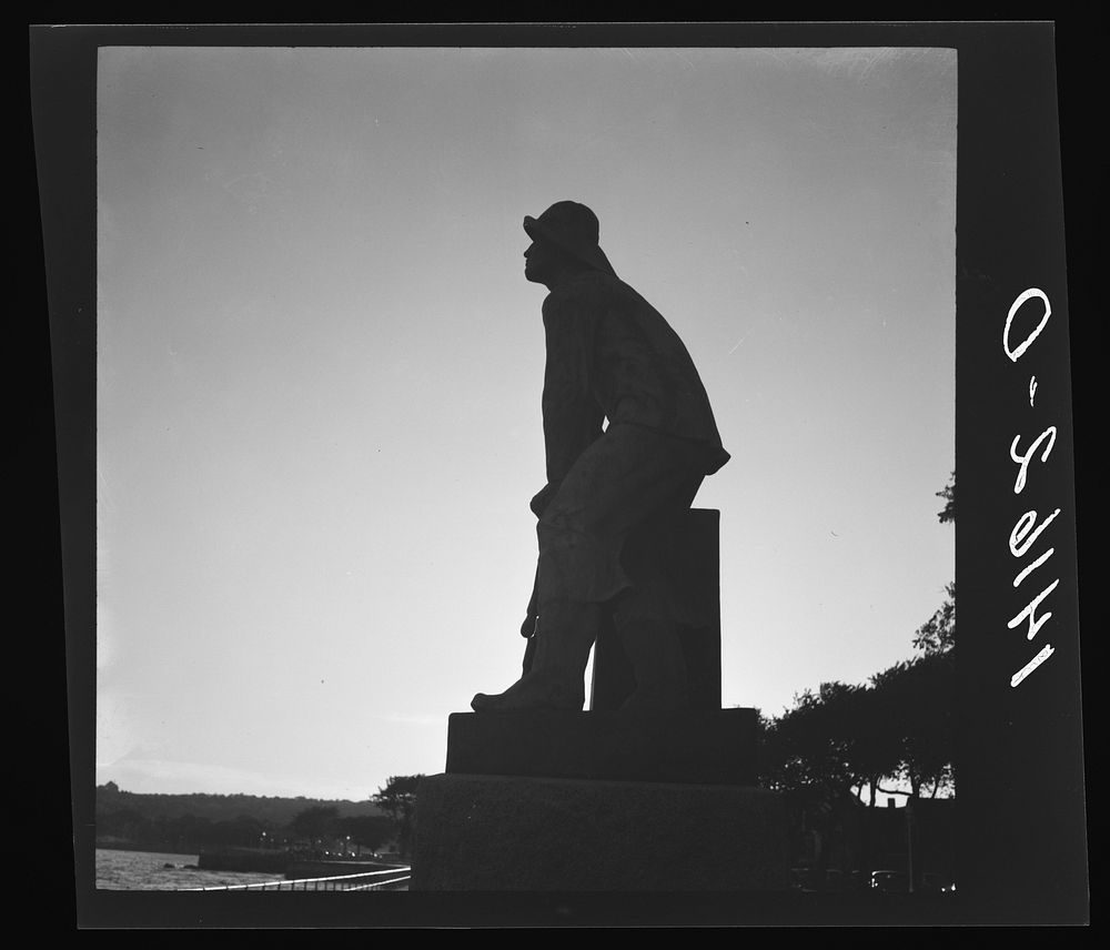 Monument dedicated to seamen. Gloucester, Massachusetts. Sourced from the Library of Congress.