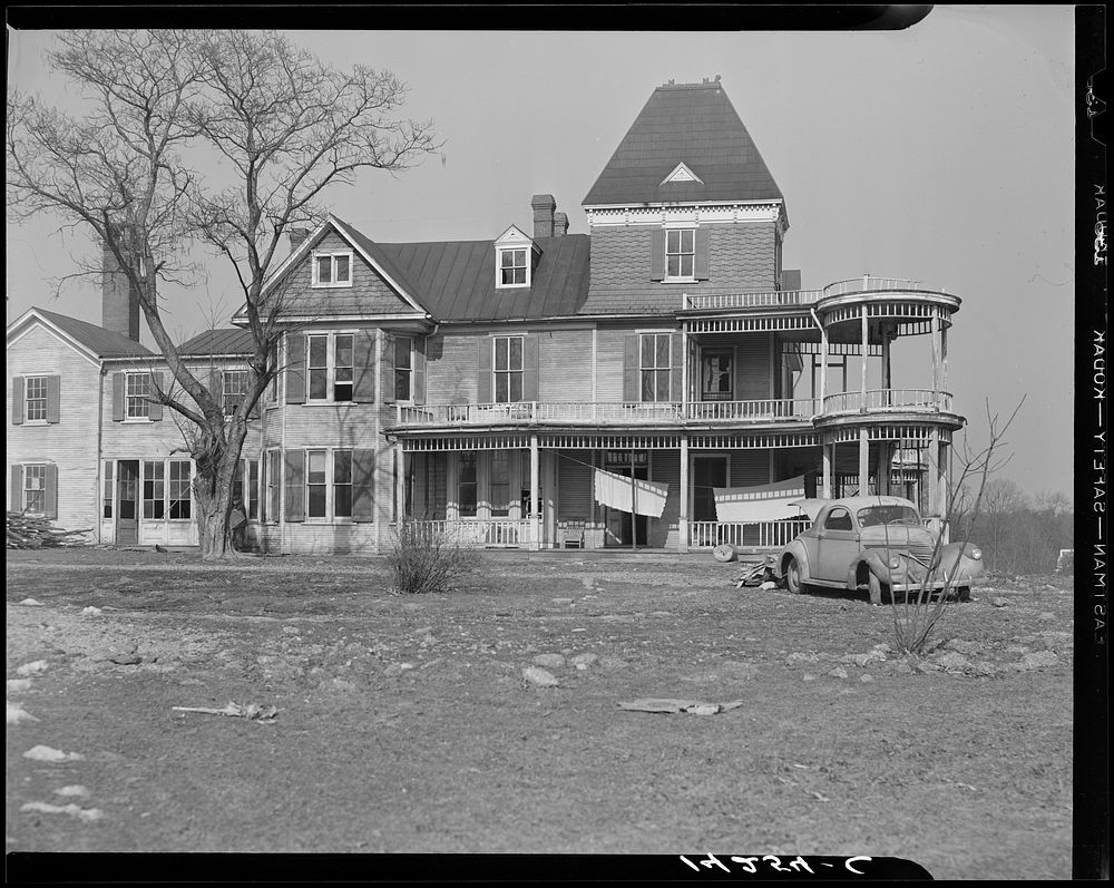 House being converted into a "nightclub" near Laurel, Maryland. Sourced from the Library of Congress.