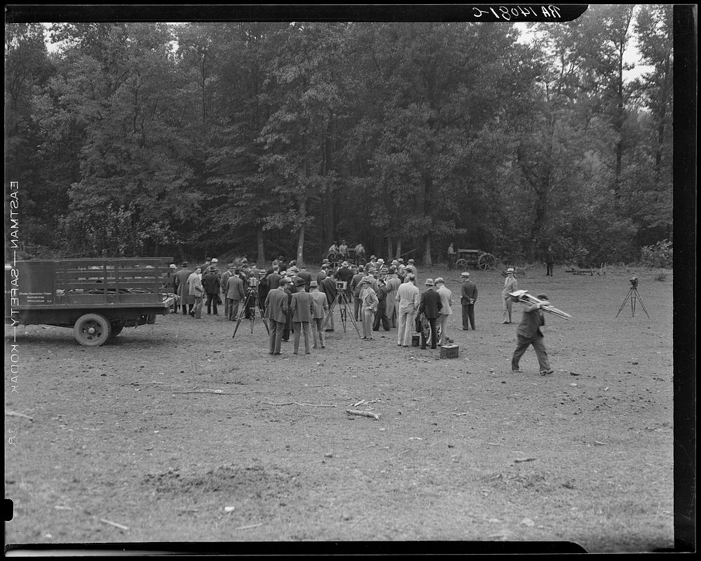[Untitled photo, possibly related to: Officials at Greenbelt, Maryland]. Sourced from the Library of Congress.