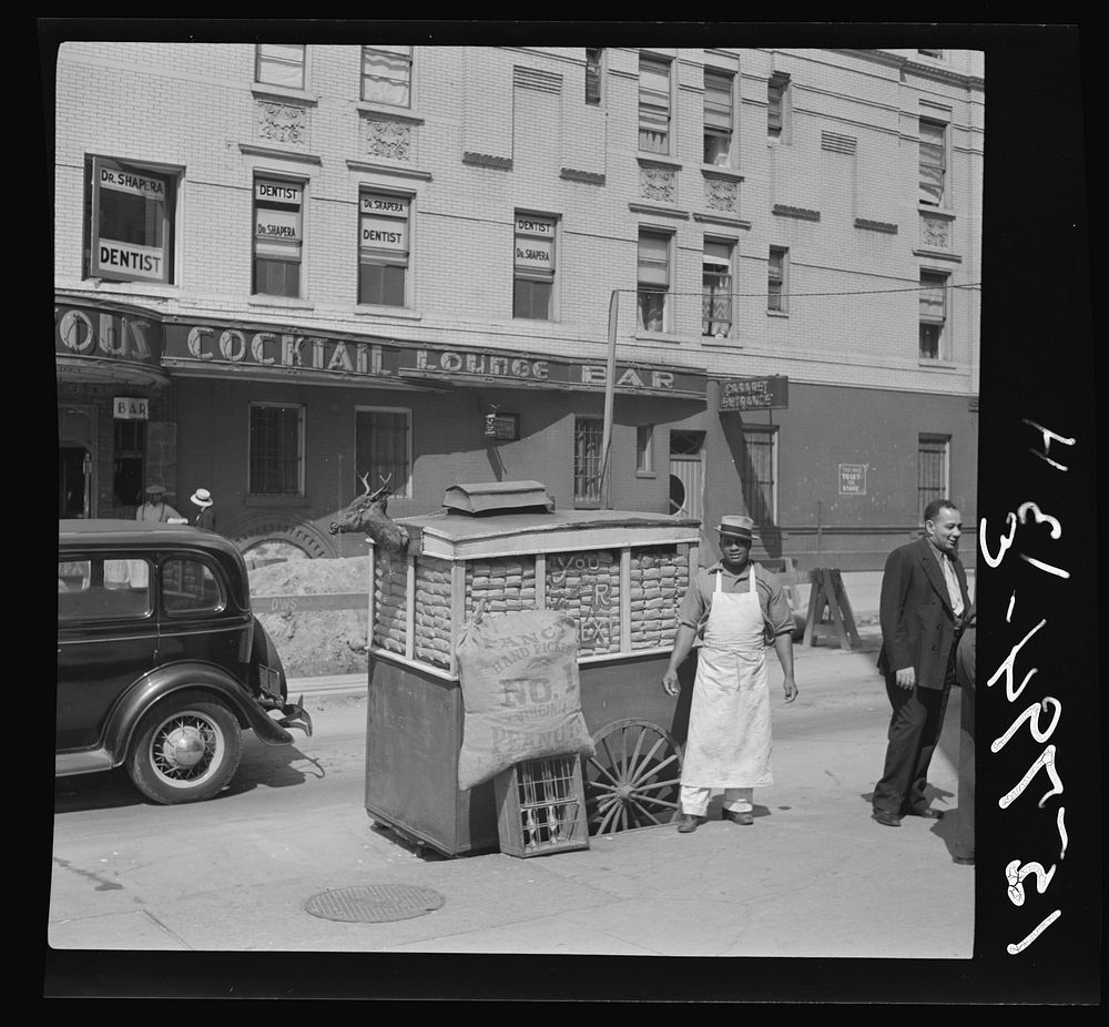 Peanut wagon on Lenox Avenue and 133rd Street, New York City. Sourced from the Library of Congress.