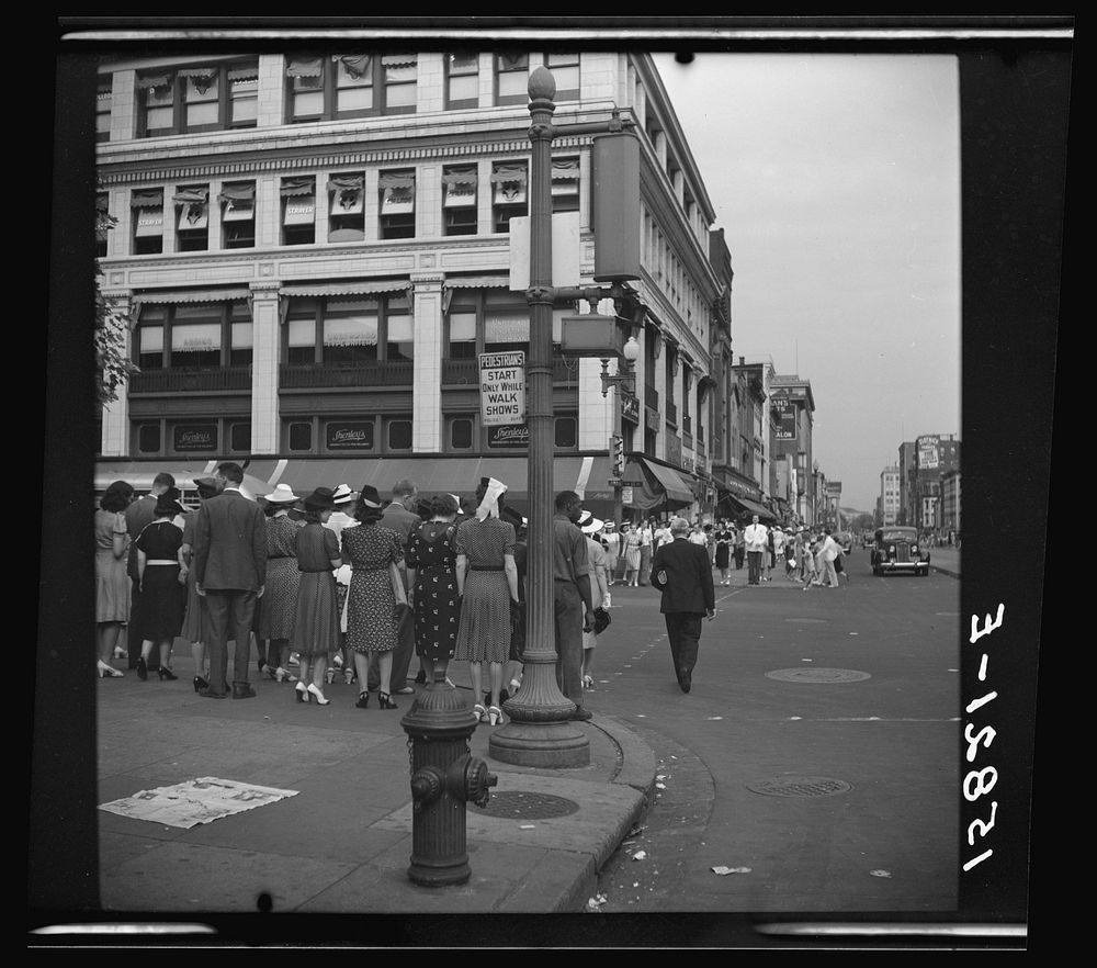 [Street scene at 13th Street, N.W., Washington, D.C.]. Sourced from the Library of Congress.