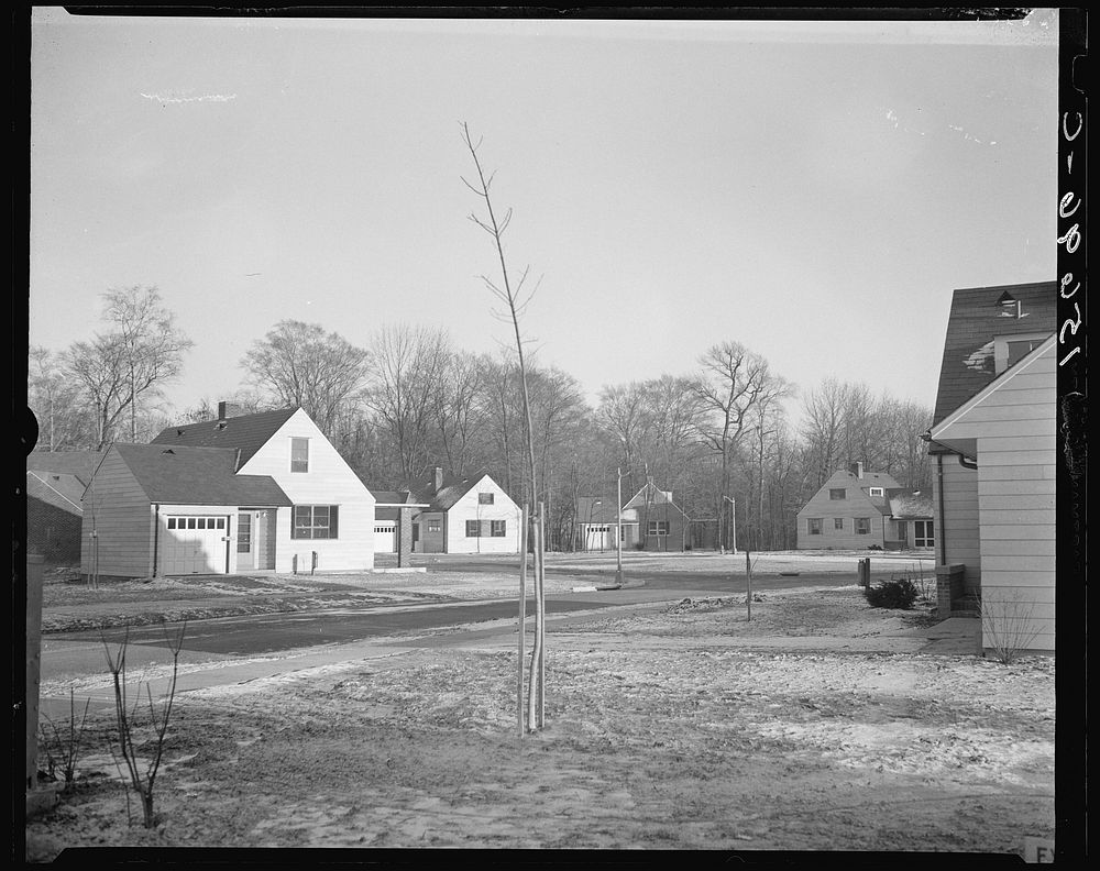 Houses at Greenhills, Ohio. Sourced from the Library of Congress.