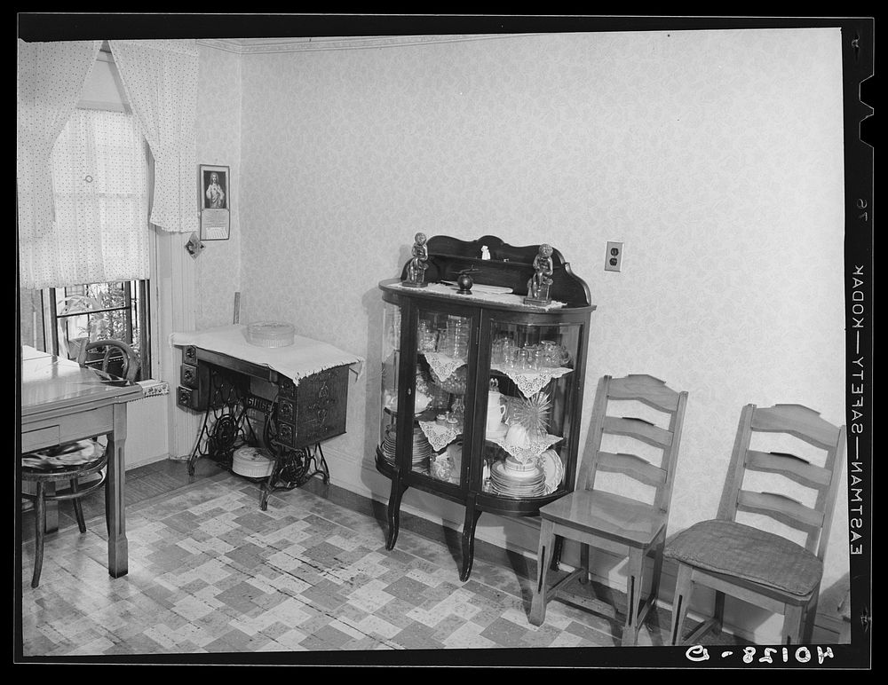 New York, New York. The Montefiori's kitchen-dining room, at 340 East 63rd Street. Sourced from the Library of Congress.