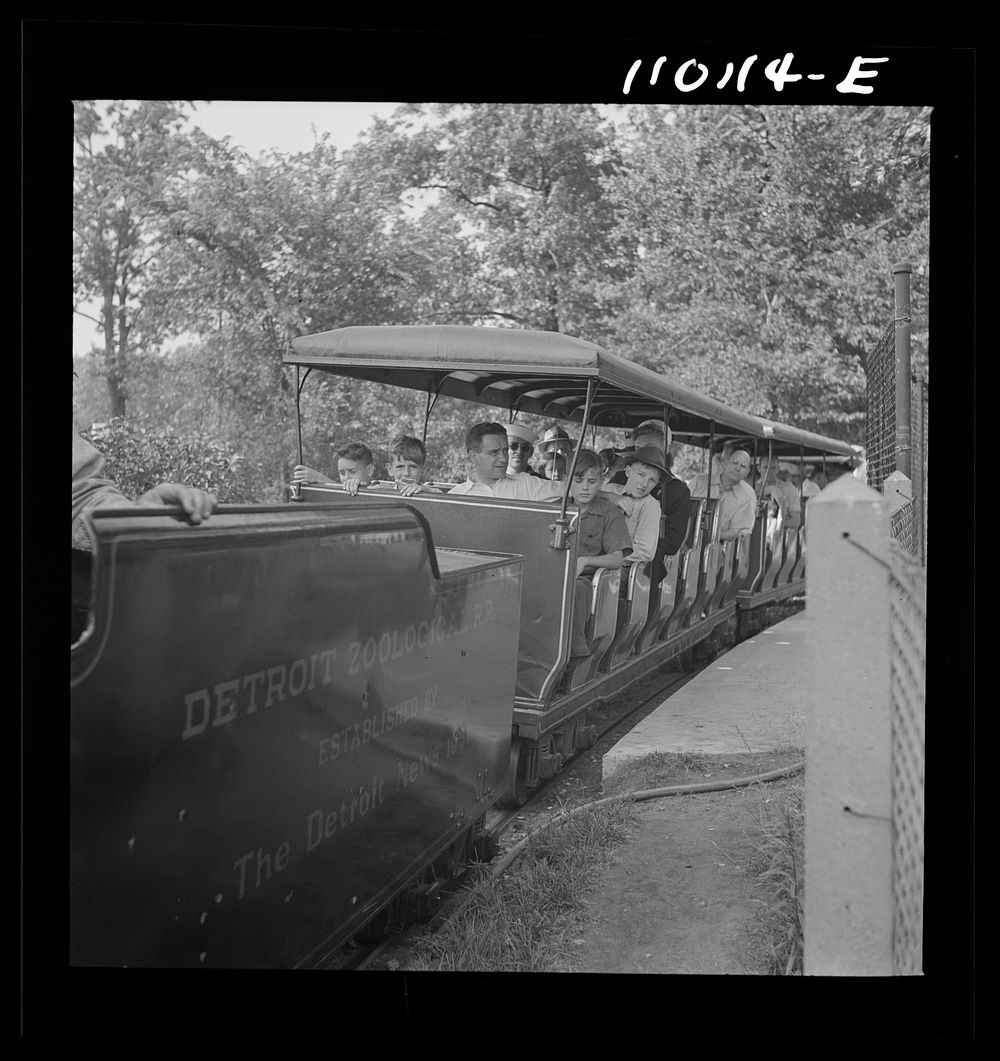 Detroit, Michigan. Narrow gauge train carrying people around the zoological park. Sourced from the Library of Congress.