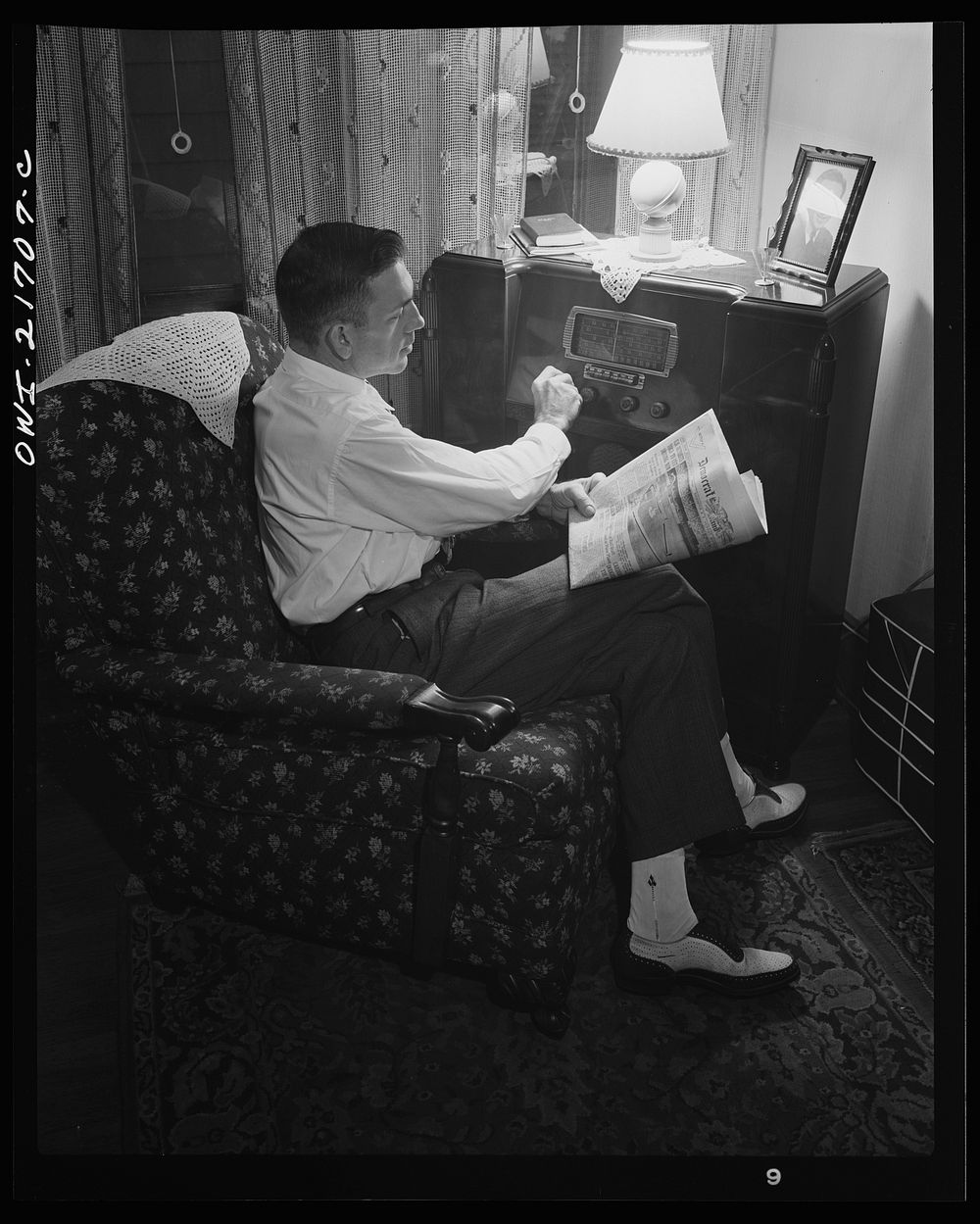 Rochester, New York. Mr. Babcock tuning in for war news. Sourced from the Library of Congress.