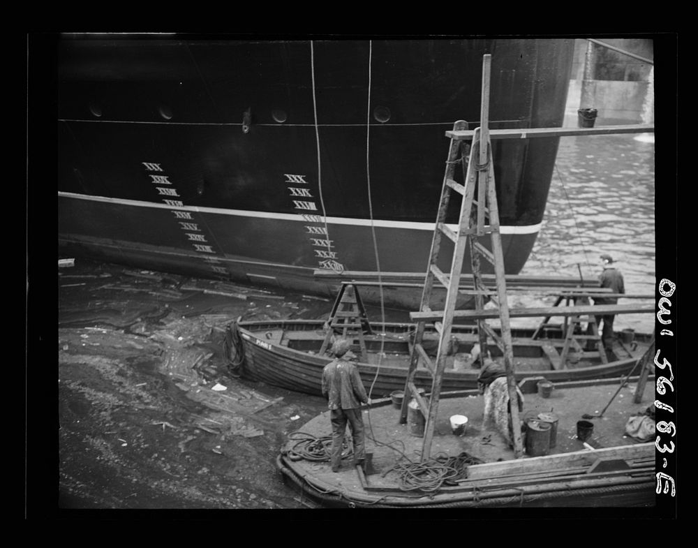Glasgow, Scotland. Painting the stern of the S.S. Athenia. Sourced from the Library of Congress.