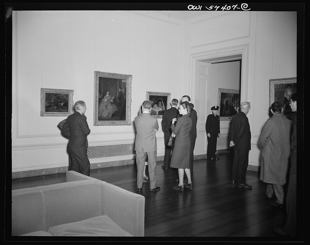 French journalists visit the National Gallery of Art, Washington, D.C.. Sourced from the Library of Congress.